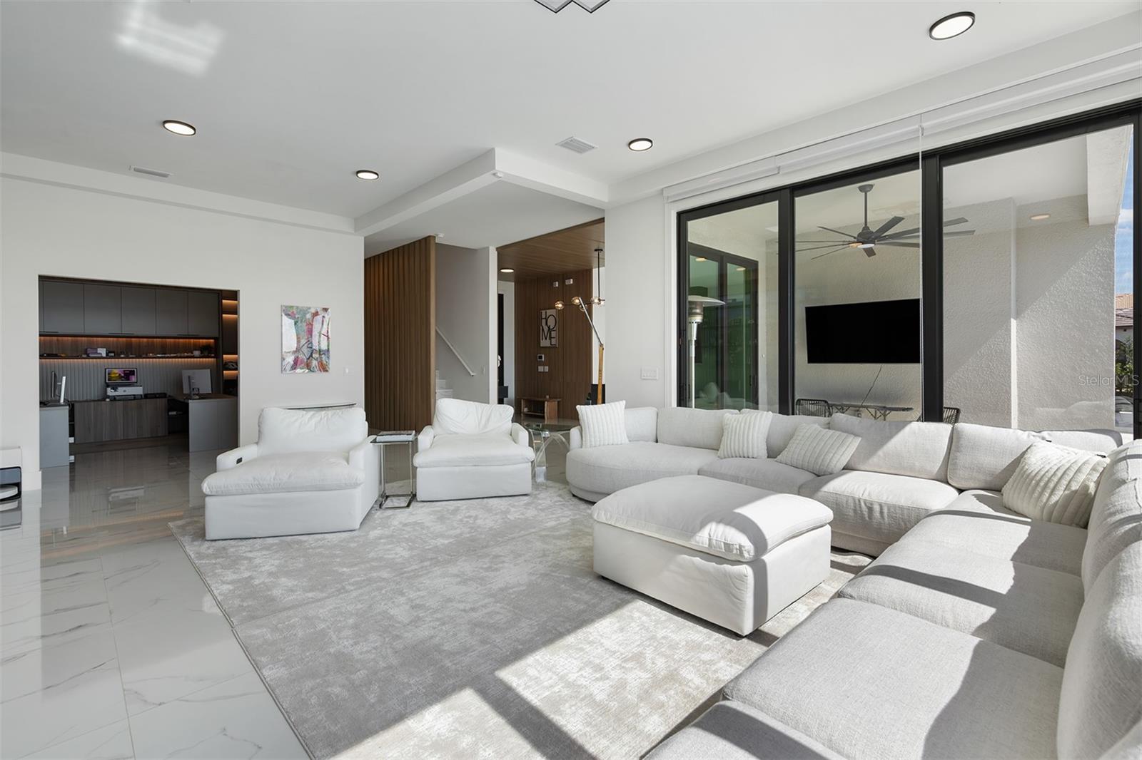 SIGNATURE LAKES - Residential