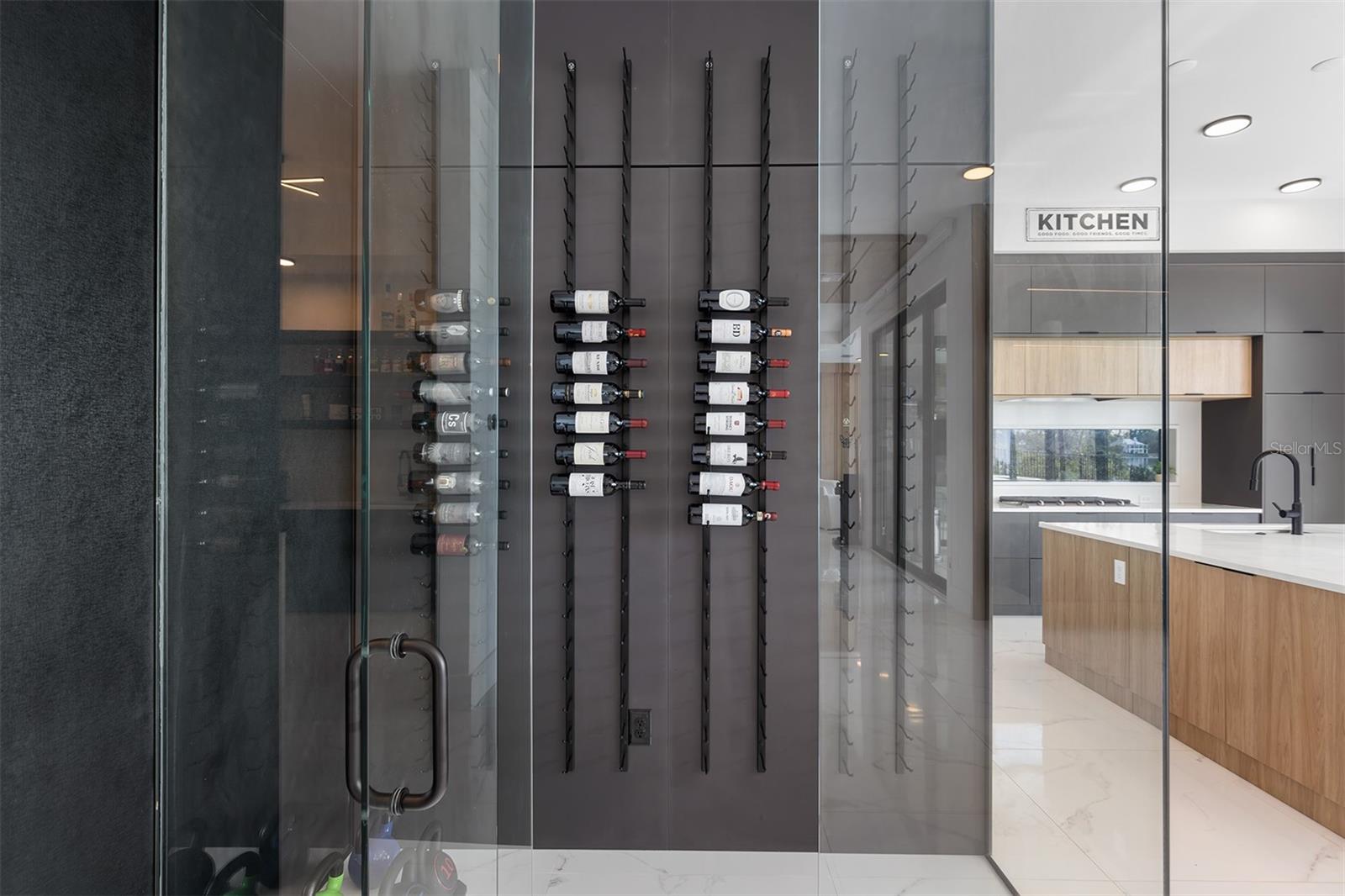 SIGNATURE LAKES - Residential