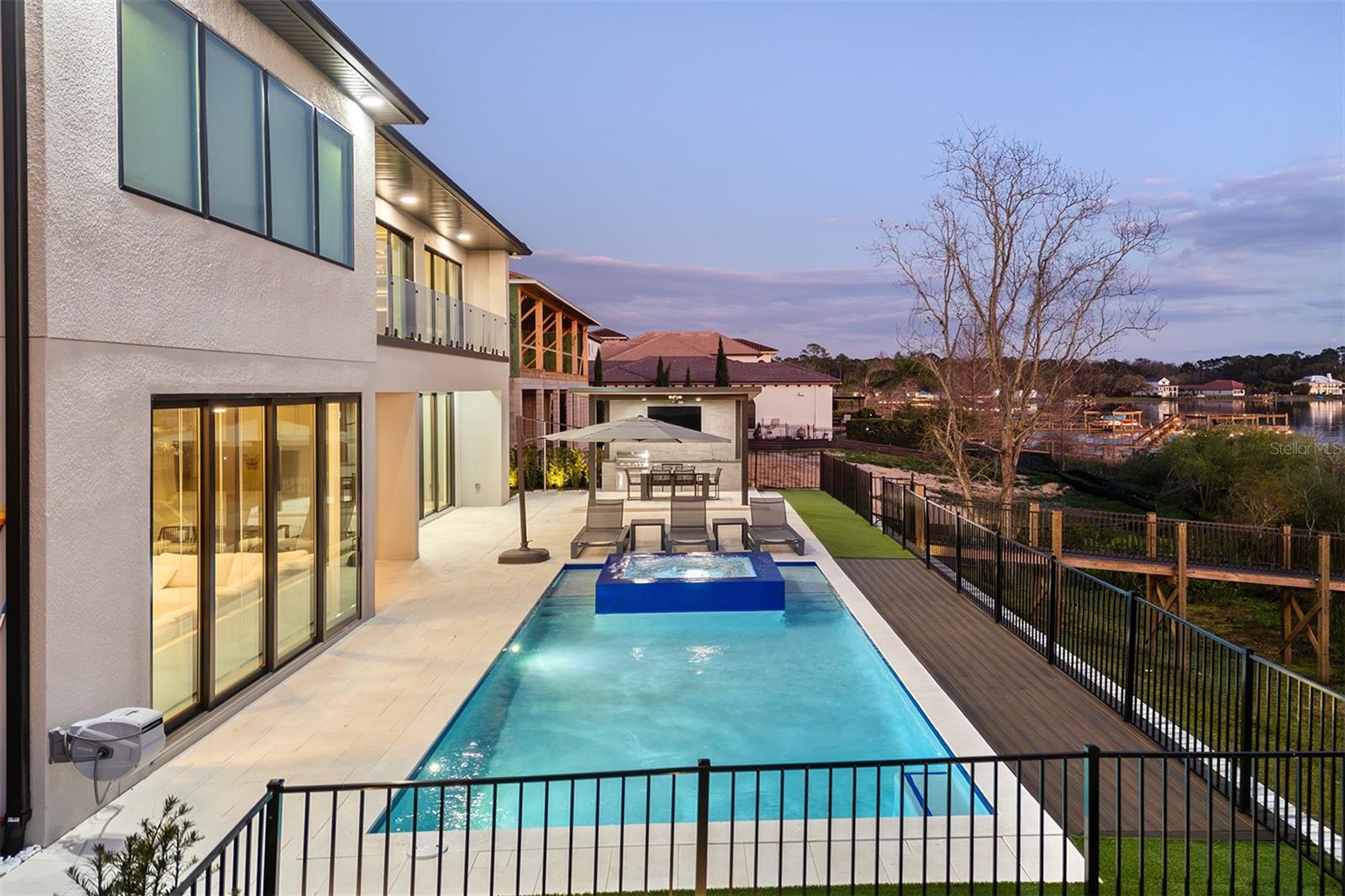 SIGNATURE LAKES - Residential