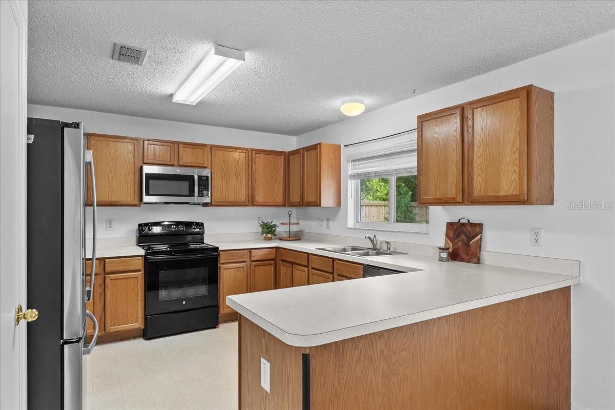 3055 LEFLORE LN