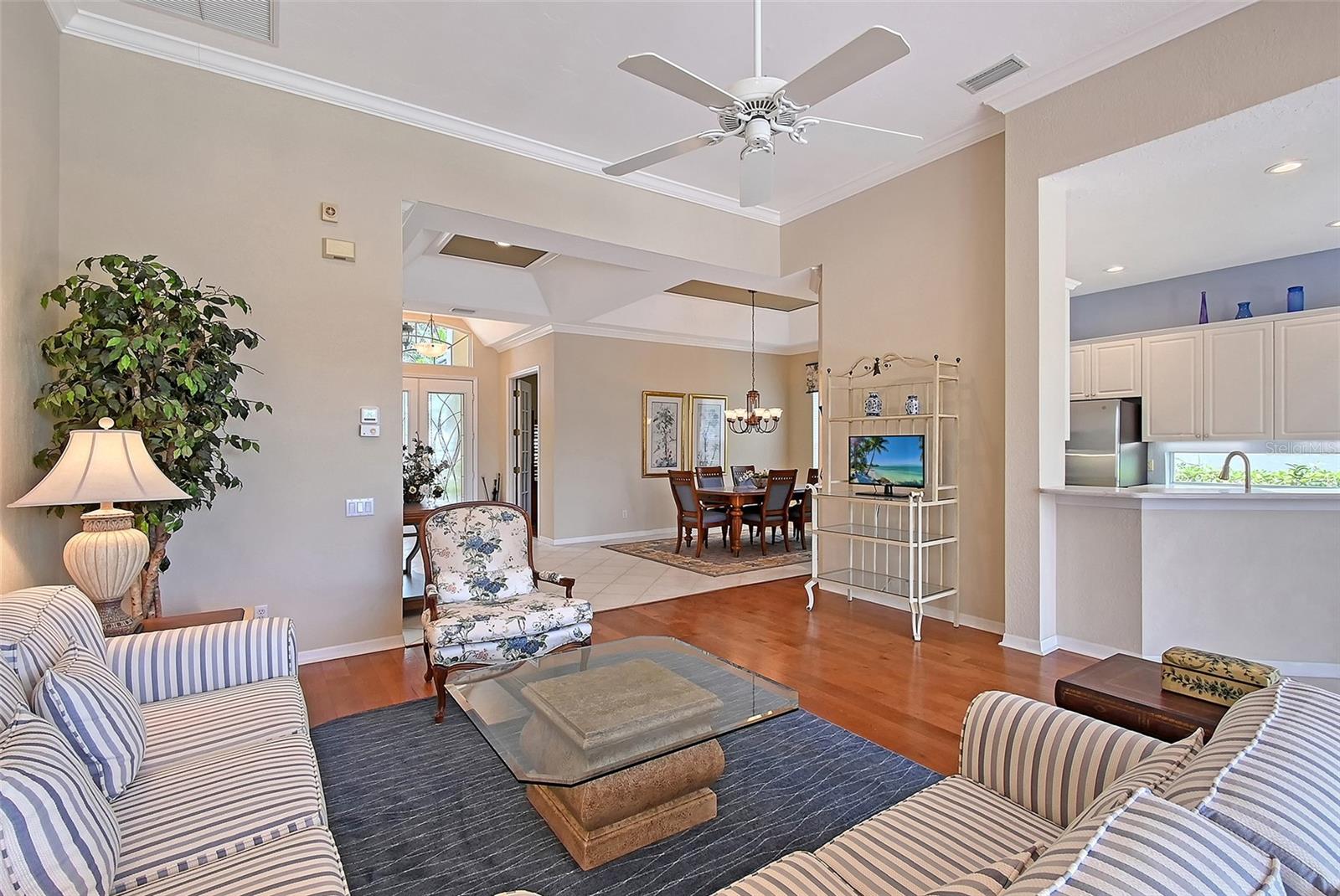 UNIVERSITY PARK COUNTRY CLUB - Residential