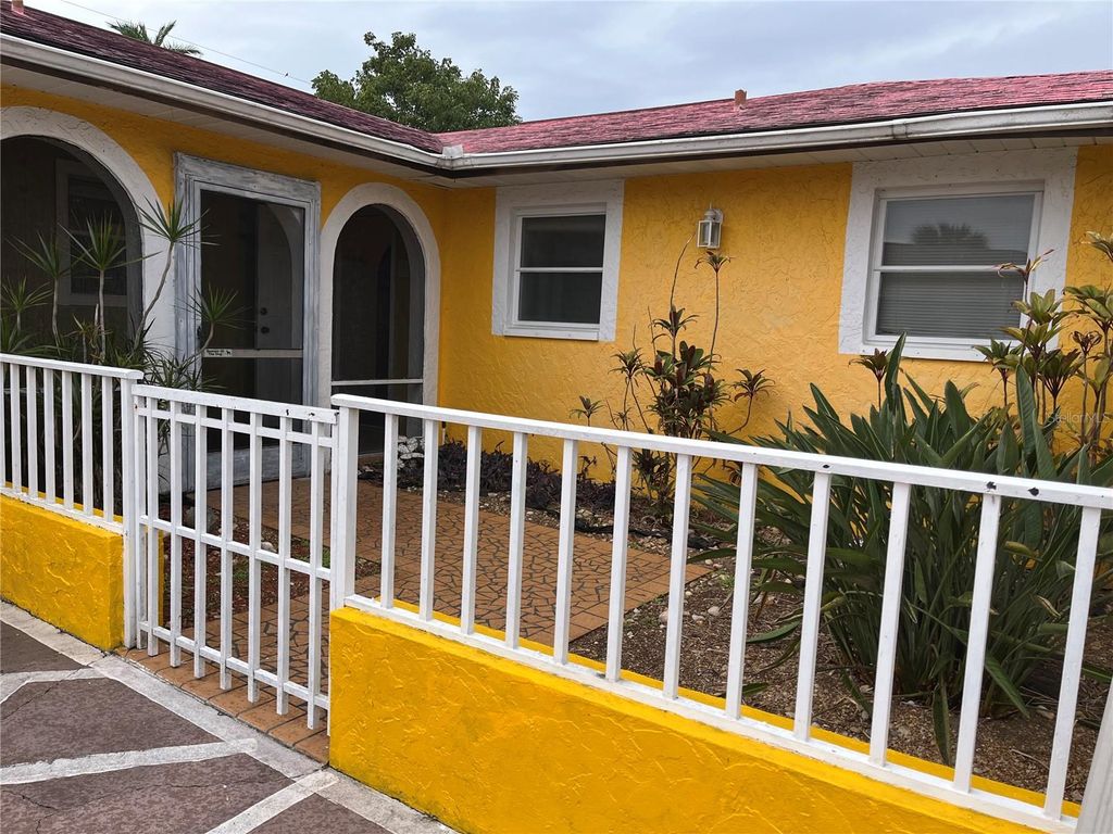 Photo of 1310 SE 43rd Terrace, Cape Coral, FL 33904 (MLS # G5107554)