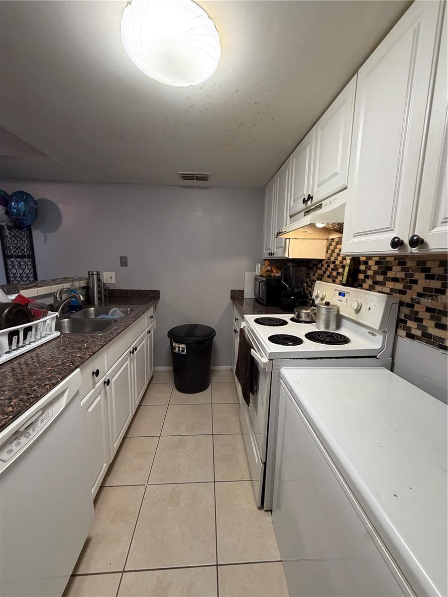 CARMEL OAKS CONDO PH 01 - Residential