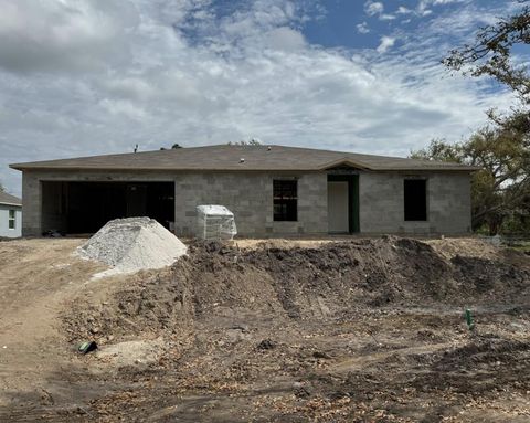 A home in PORT CHARLOTTE