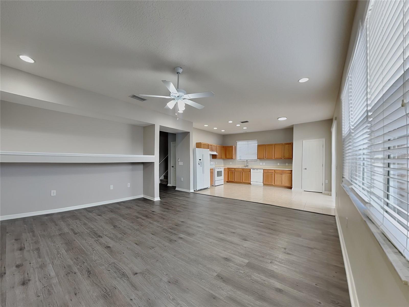 TIERRA DEL SOL PH 01 - Residential Lease