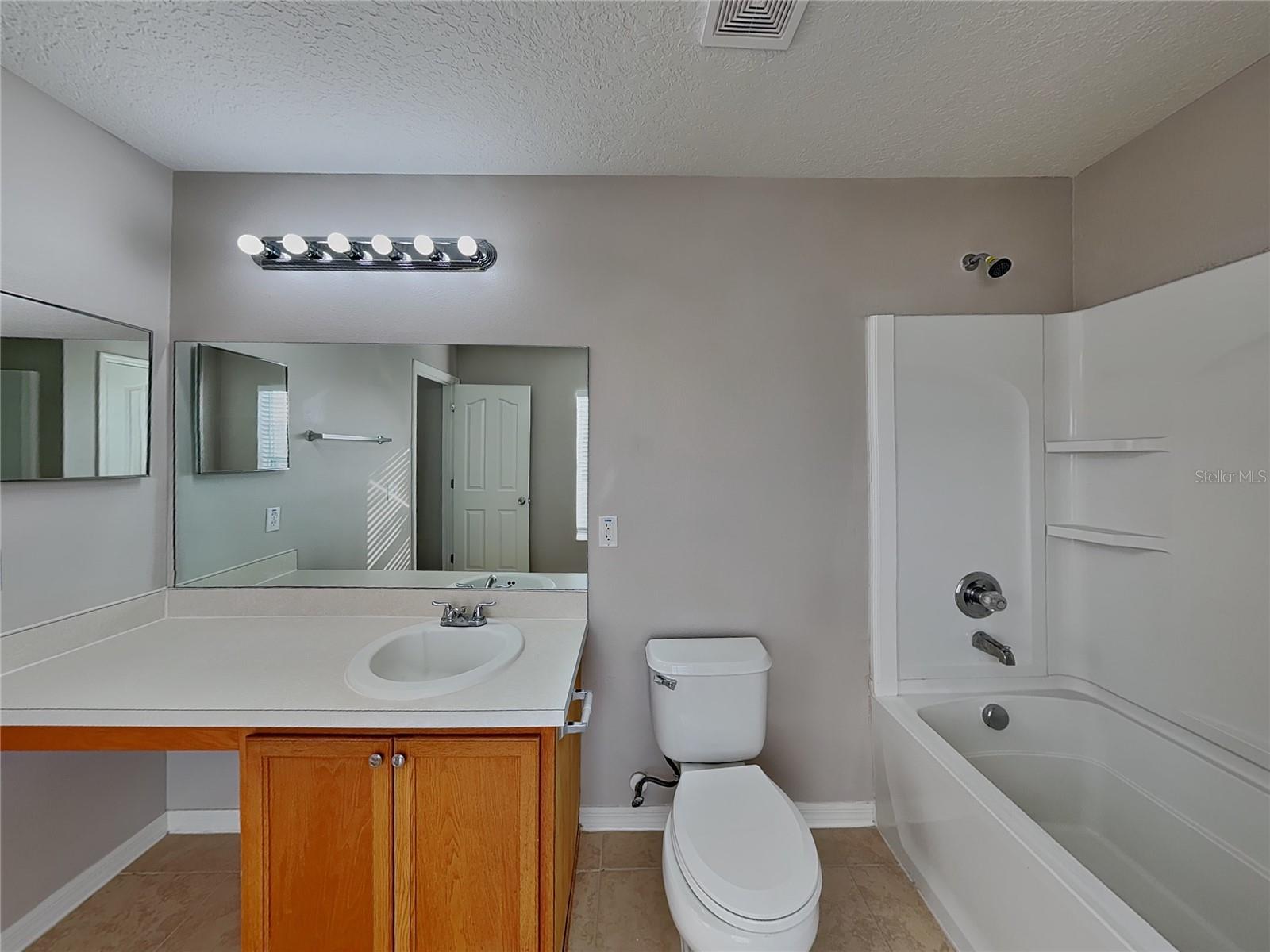 TIERRA DEL SOL PH 01 - Residential Lease