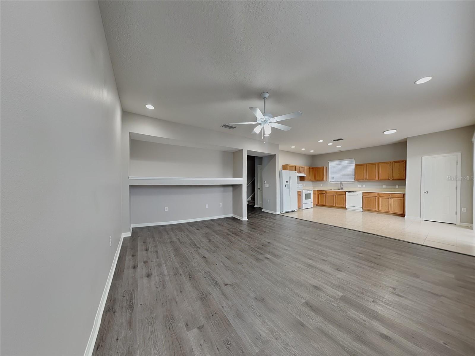 TIERRA DEL SOL PH 01 - Residential Lease