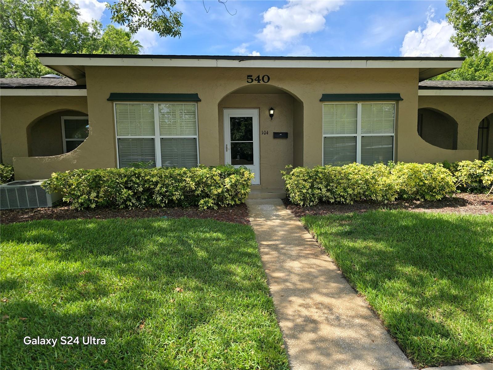 VERY DESIDERABLE LOCATION, THIS CUTE ONE BEDROOM UNIT IS IDEAL FOR A SINGLE OR A COUPLE WHO ENJOYS THE FREE MAINTENANCE, AND TO ENJOY THE COMMUNTY POOL, TENIS COURT OR JUST WALK YO THE RESTAURANTS AND NEAR BY STORE, THIS IS A QUIET COMMUNITY WITH MOST OF YOUR NEIBOYGDS BEING OWNER, VERY WELL KEPT WITH HIGH EFFECIENCY MANAGEMENT
THE UNIT HAS BEEN UPDATE WITH LAMINATE FLOOR, GRANITE COUNTER TOPS, CABINETS, ETC... A MUST SEE AT THIS RENT PRICE
LOCATION... LOCATION