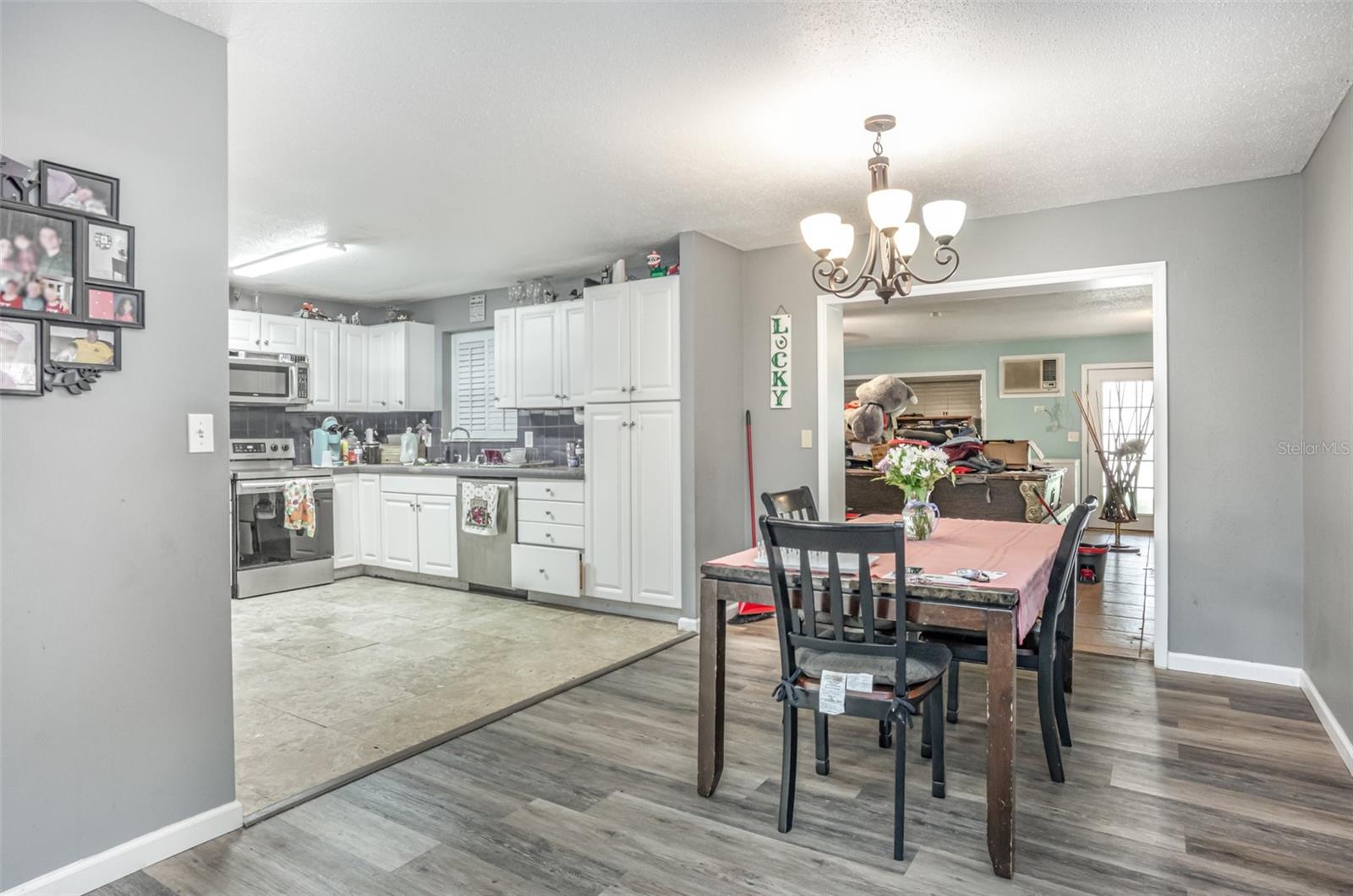 COUNTRY CLUB GARDENS BLAKE - Residential