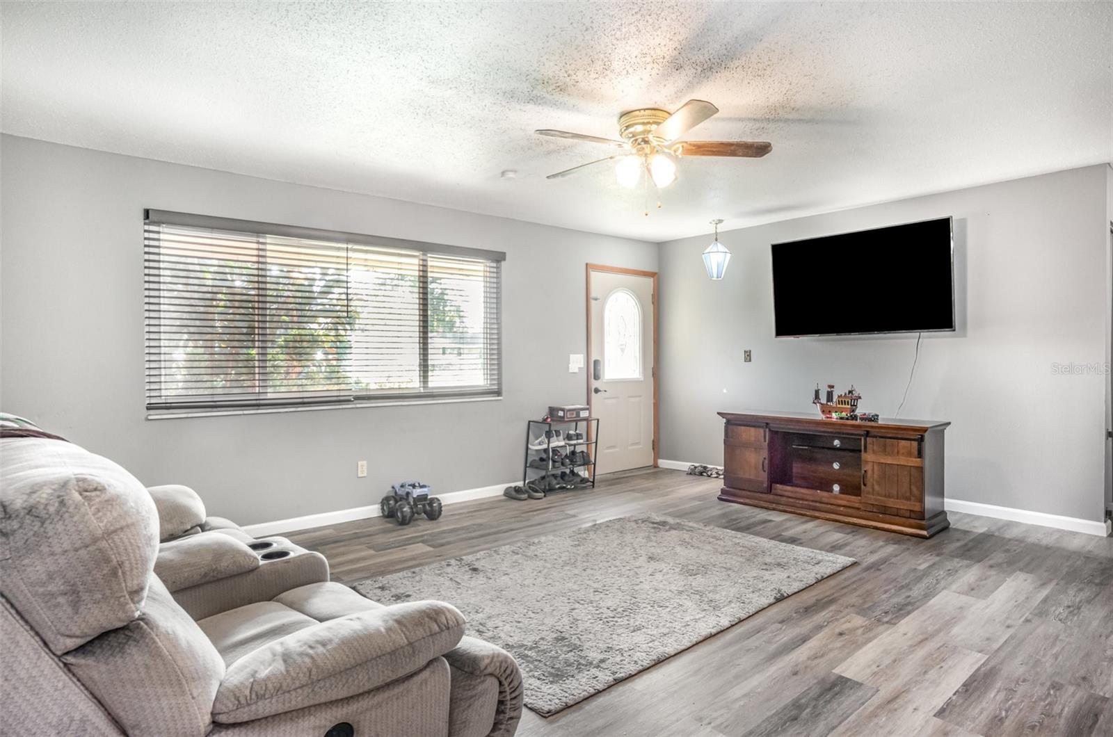 COUNTRY CLUB GARDENS BLAKE - Residential