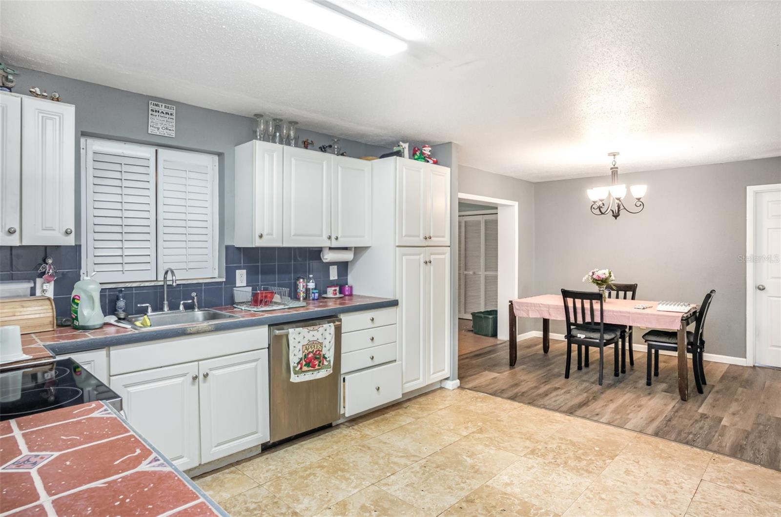 COUNTRY CLUB GARDENS BLAKE - Residential