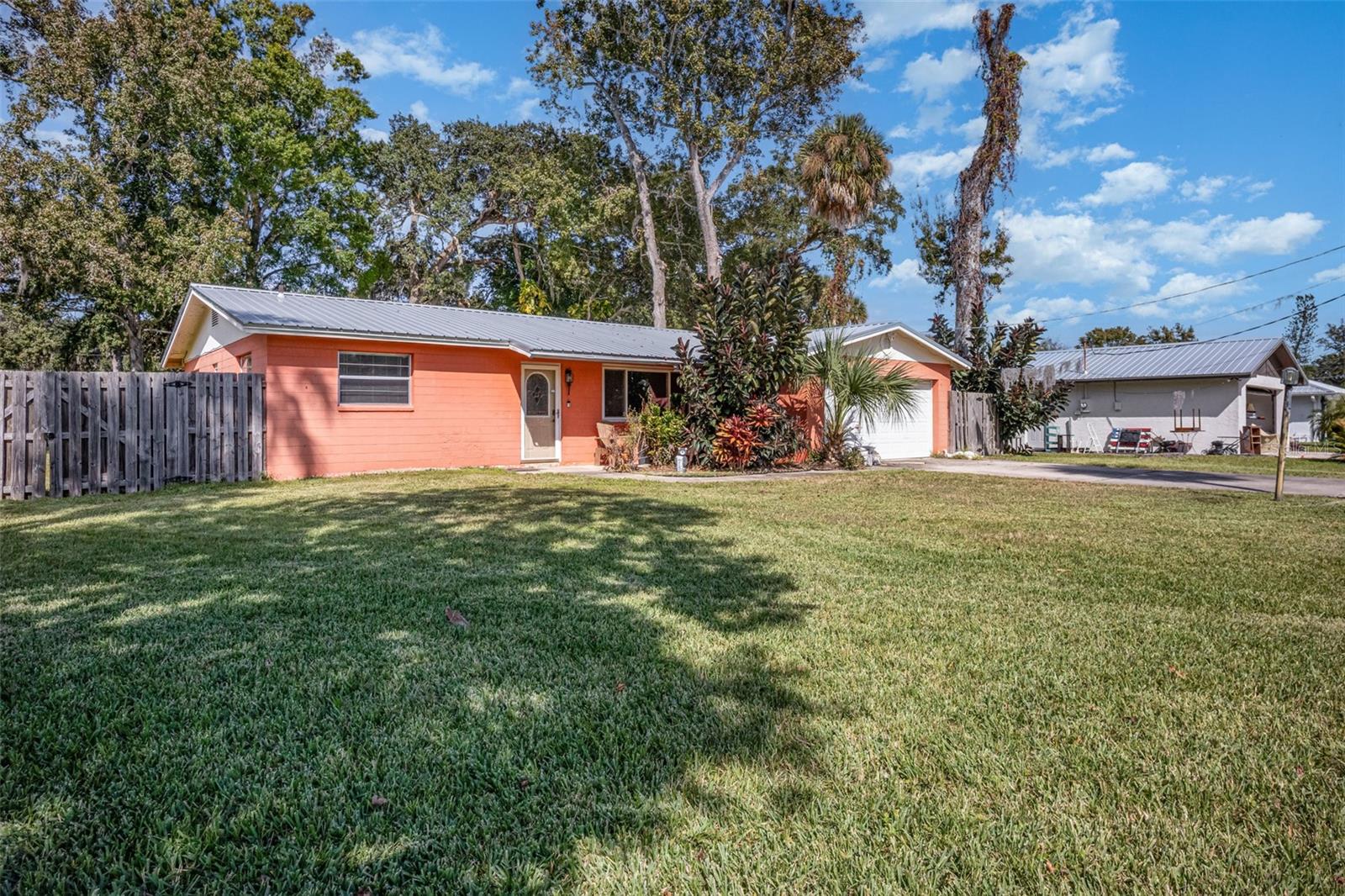 COUNTRY CLUB GARDENS BLAKE - Residential