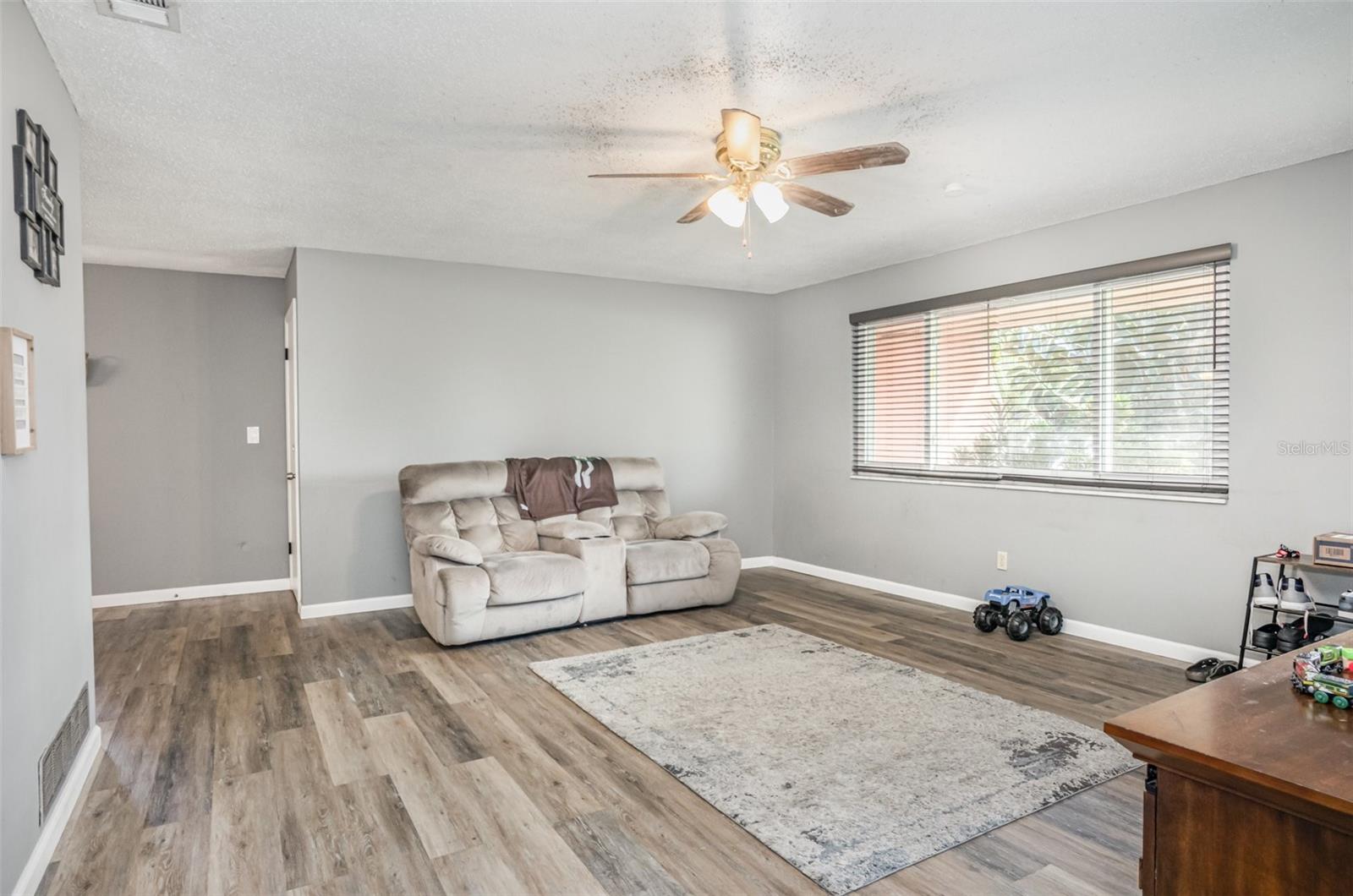 COUNTRY CLUB GARDENS BLAKE - Residential