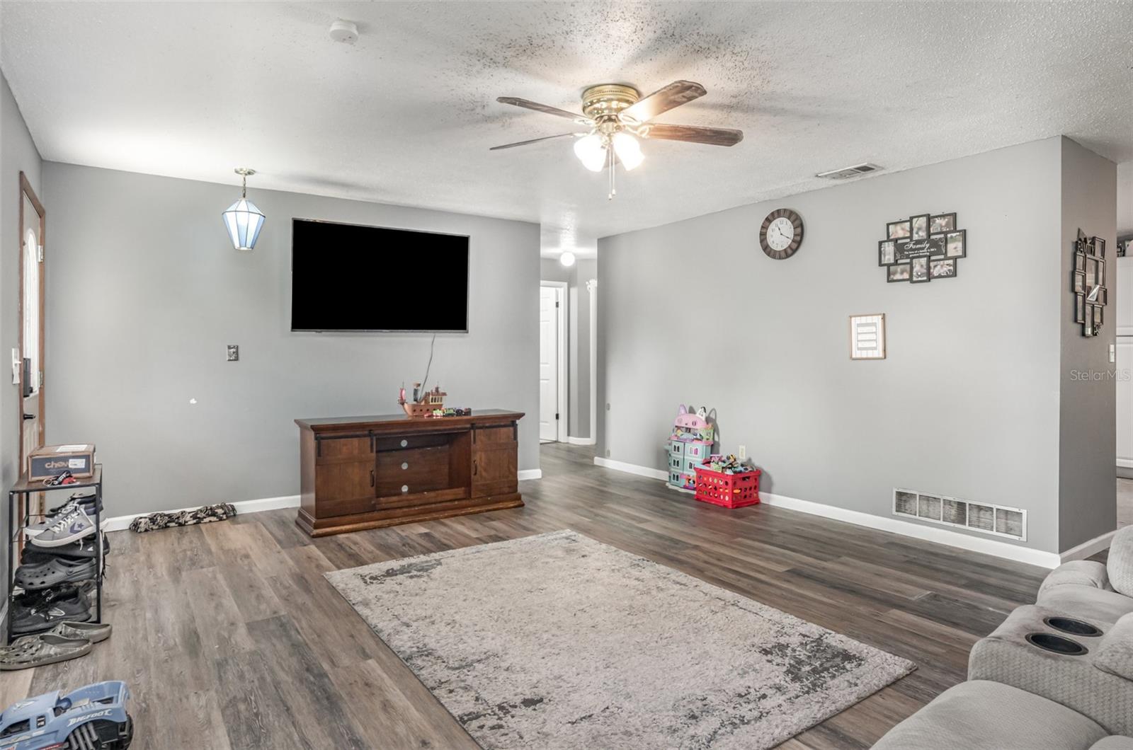 COUNTRY CLUB GARDENS BLAKE - Residential