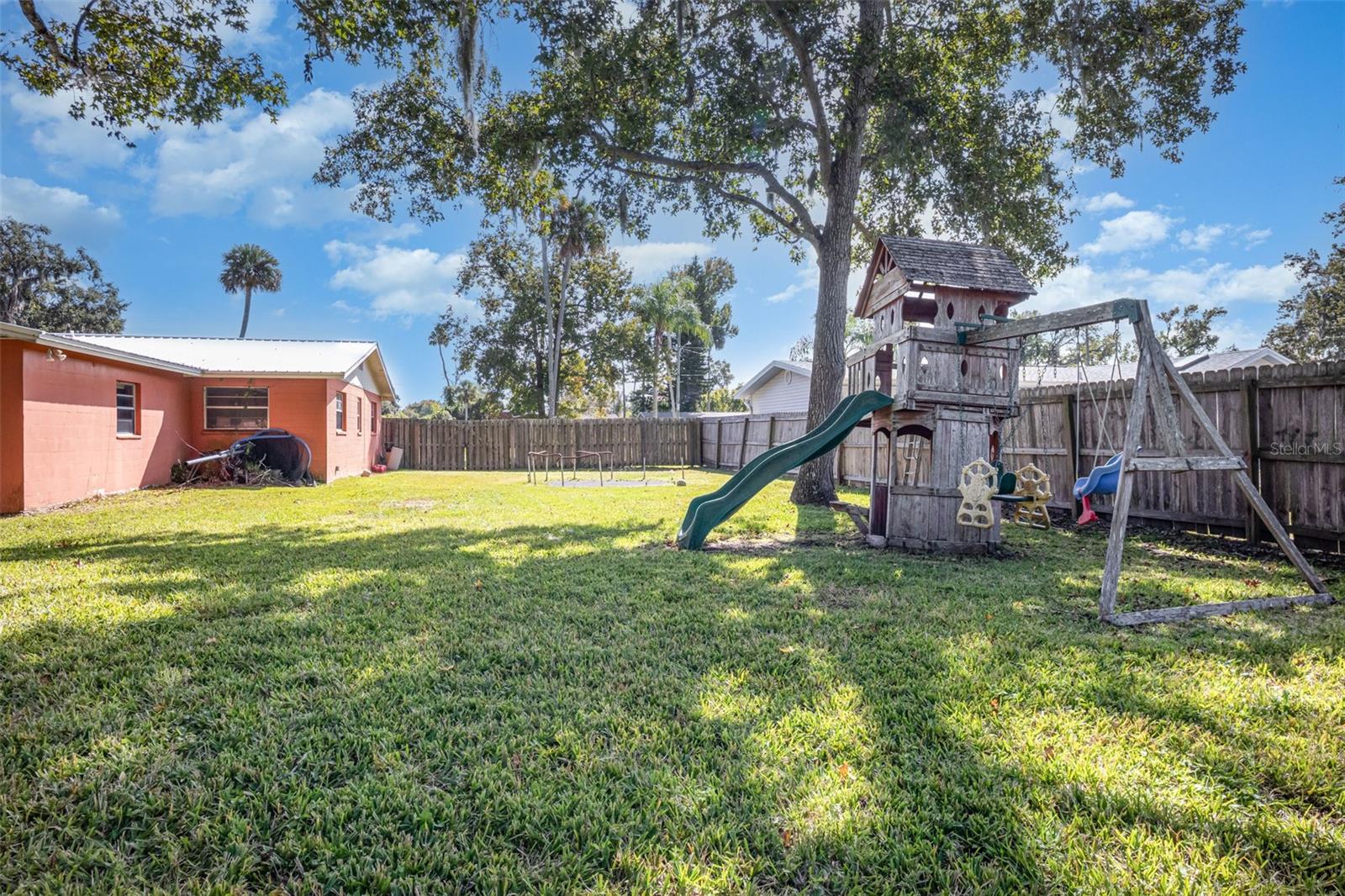 COUNTRY CLUB GARDENS BLAKE - Residential