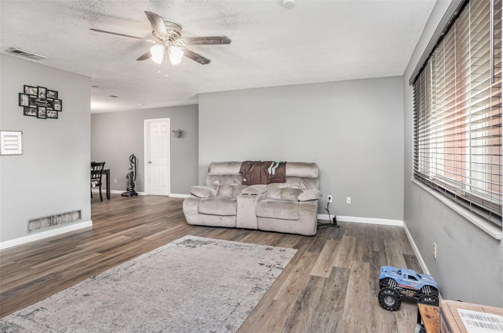 COUNTRY CLUB GARDENS BLAKE - Residential