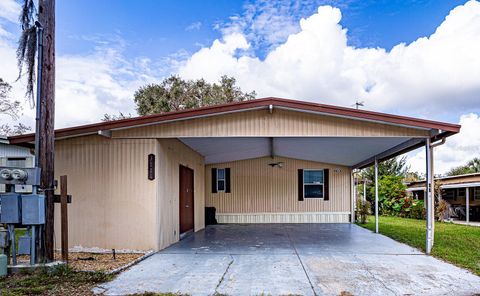 A home in LAKE WALES