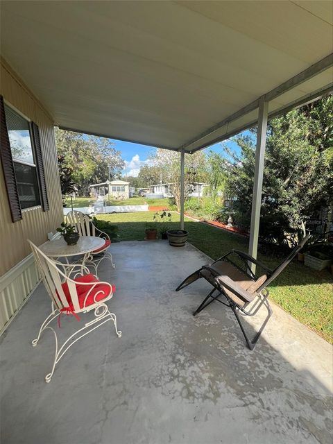 A home in LAKE WALES