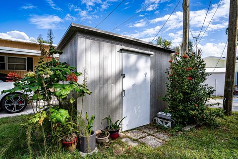 A home in LAKE WALES