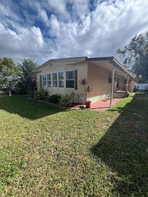 A home in LAKE WALES