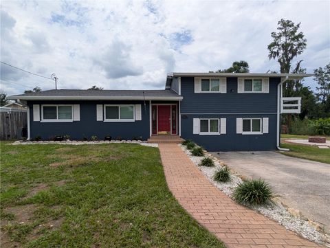 Photo of 1011 N Palm Drive, Plant City, FL 33563 (MLS # S5151204)