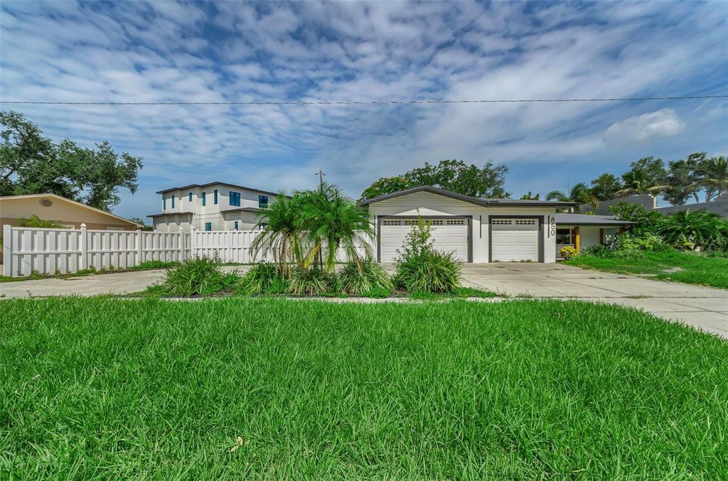 Photo of 850 Rafael Boulevard NE, St Petersburg, FL 33704 (MLS # TB8526779)