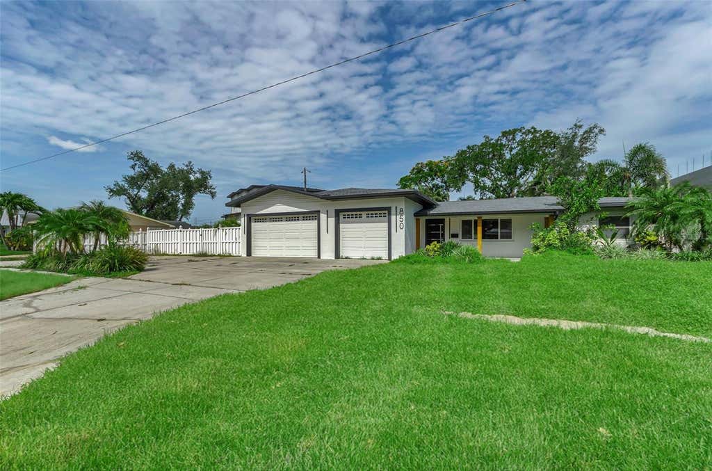 Photo of 850 Rafael Boulevard NE, St Petersburg, FL 33704 (MLS # TB8526779)