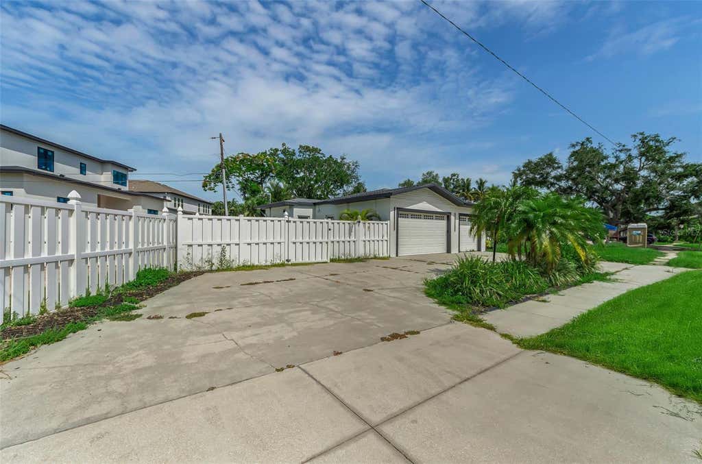 Photo of 850 Rafael Boulevard NE, St Petersburg, FL 33704 (MLS # TB8526779)