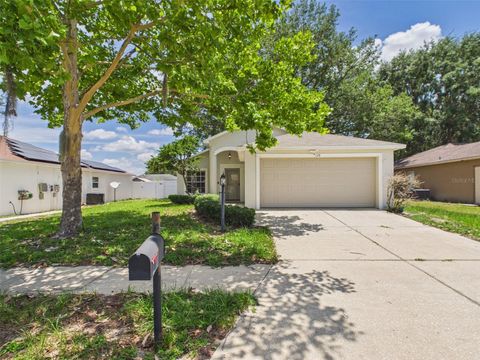Photo of 128 Eagle Point Boulevard, Auburndale, FL 33823 (MLS # L4962943)