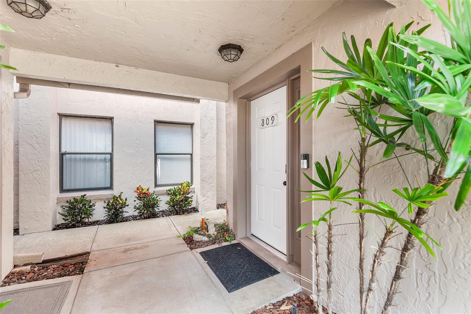 809 MAGNOLIA PLACE 809