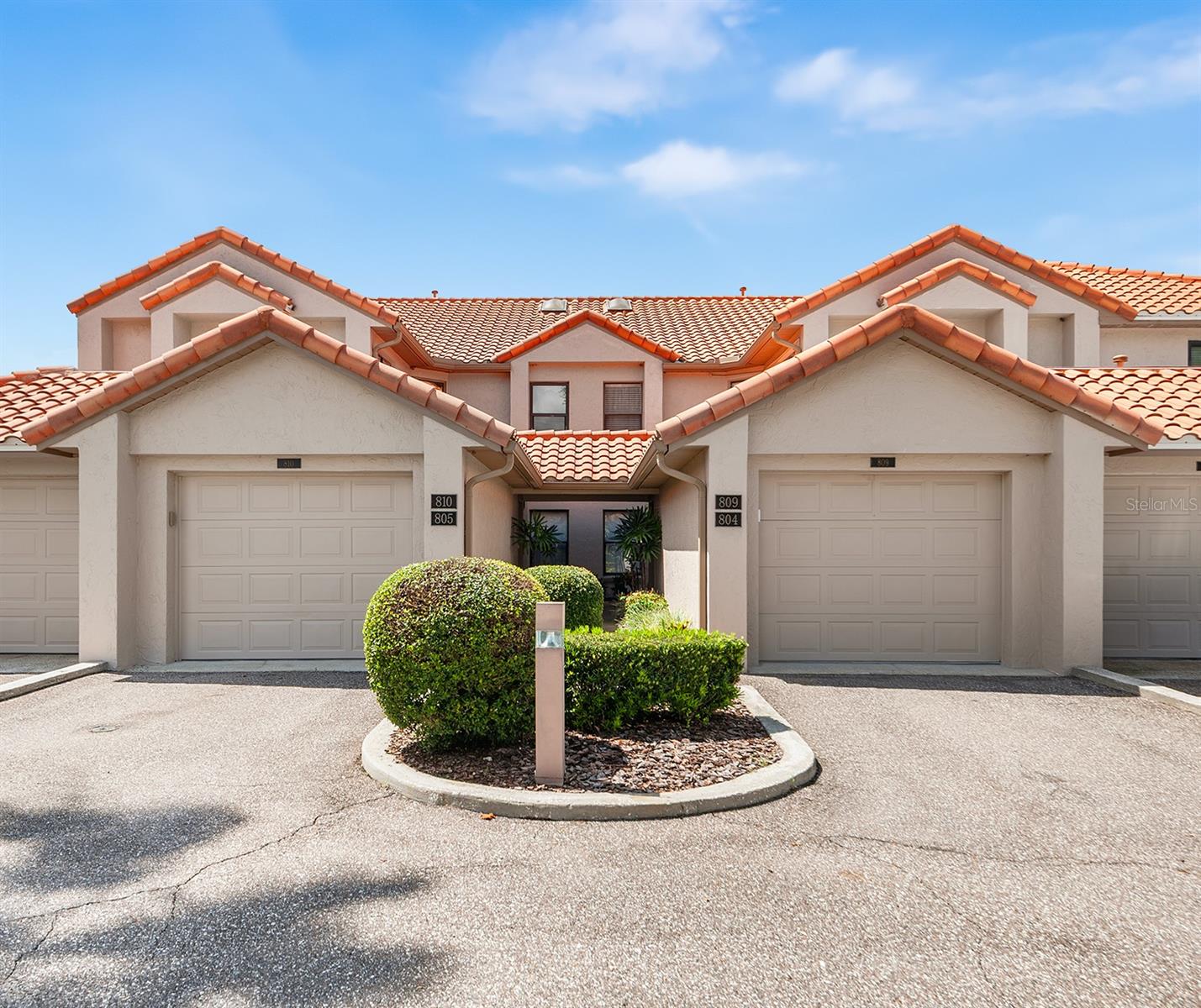 809 MAGNOLIA PLACE 809