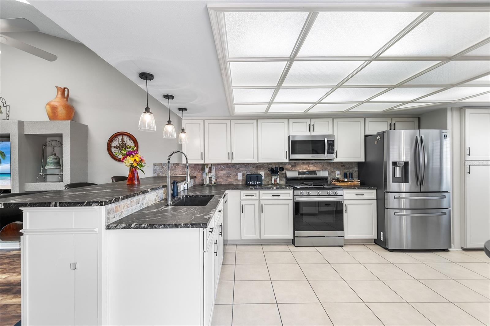 809 MAGNOLIA PLACE 809