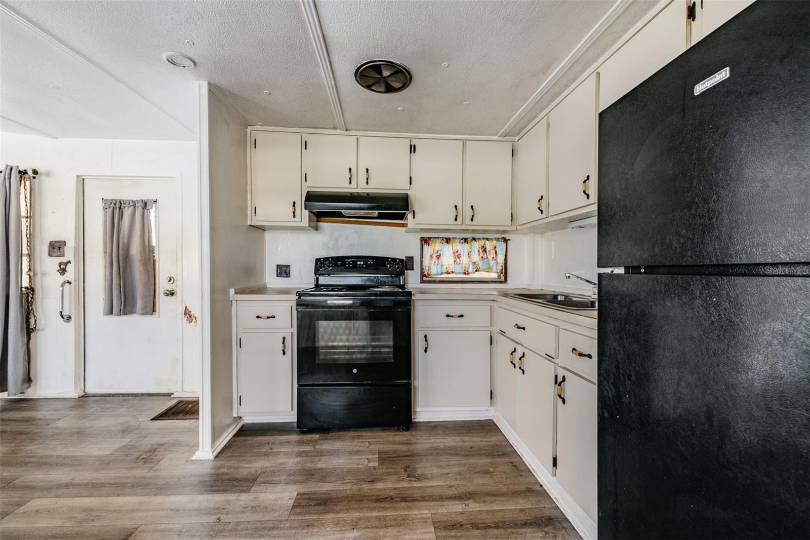 BUENA VISTA MANOR - Residential