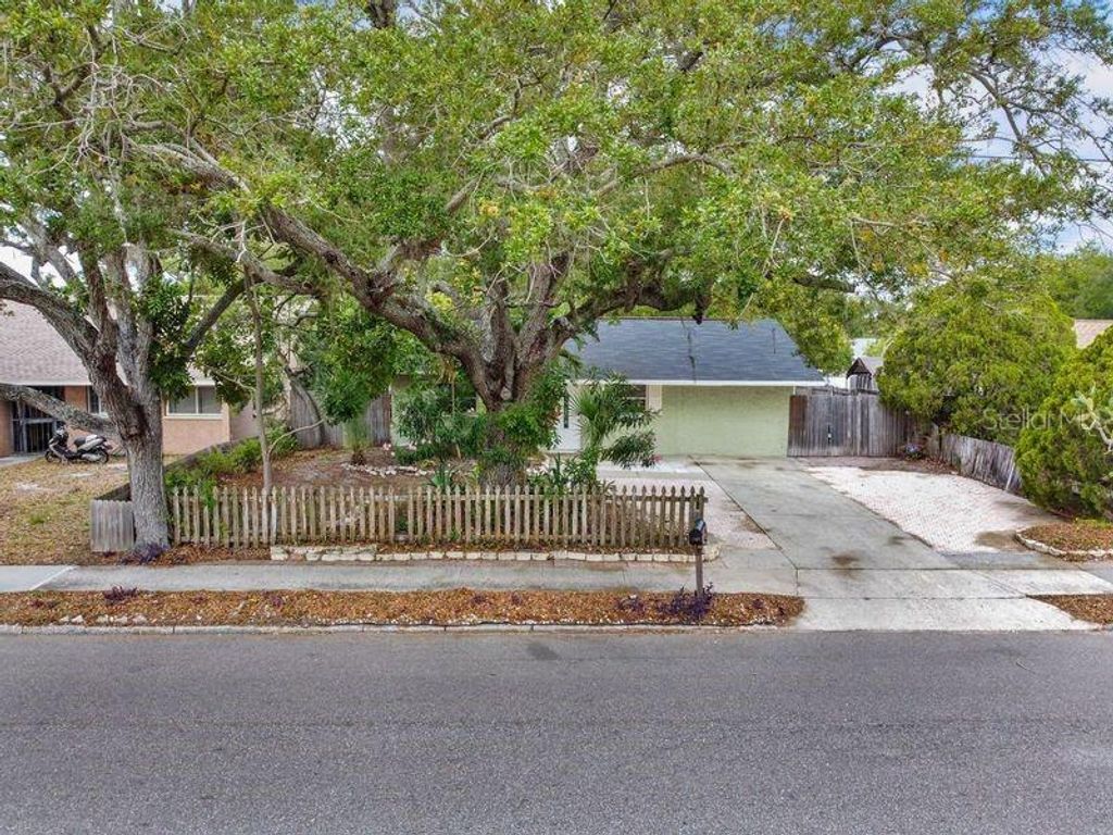 Photo of 2507 49th Street S, Gulfport, FL 33707 (MLS # TB8427776)