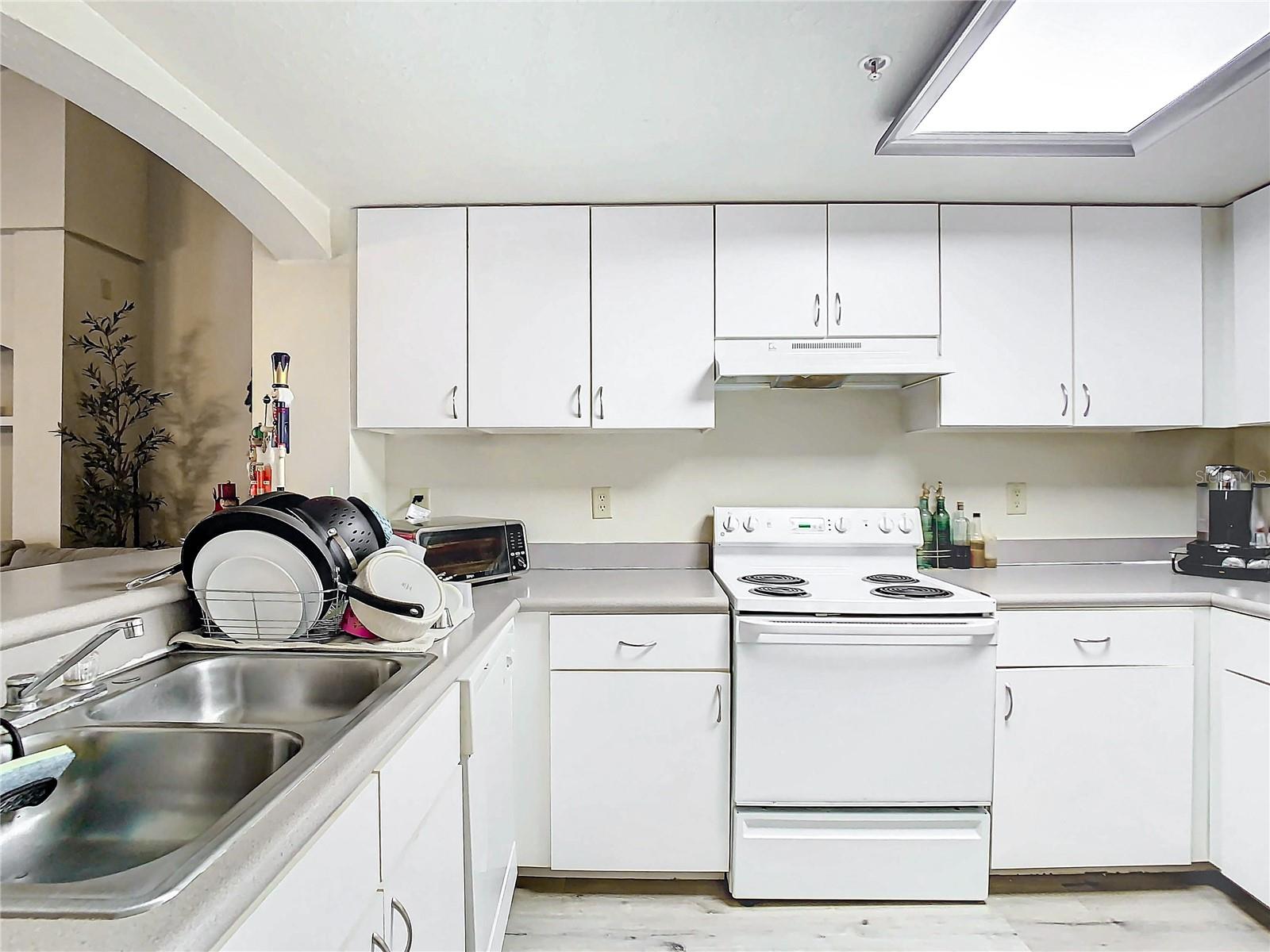 NOTTING HILL A CONDO - Residential Lease