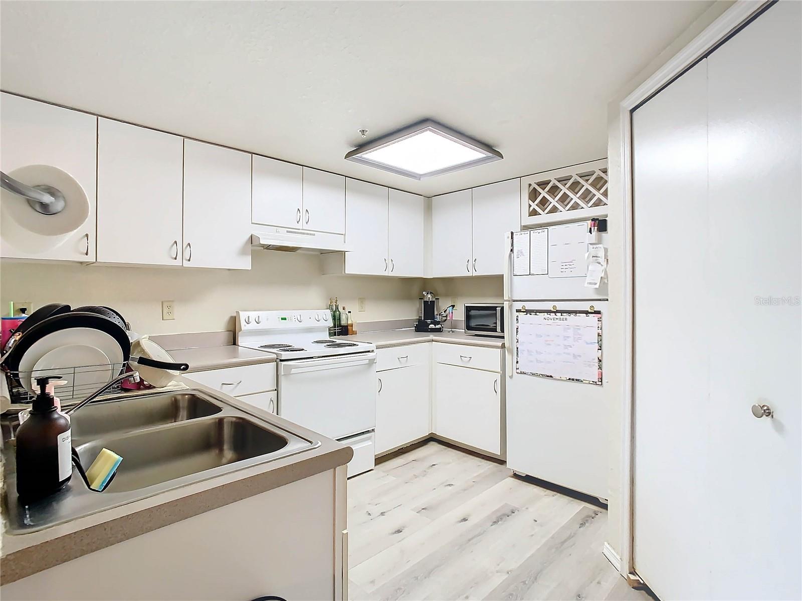 NOTTING HILL A CONDO - Residential Lease