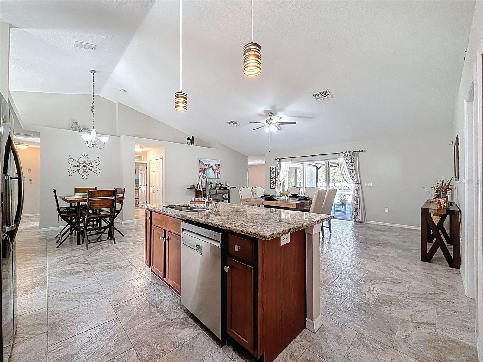 ROYAL HIGHLANDS - Residential