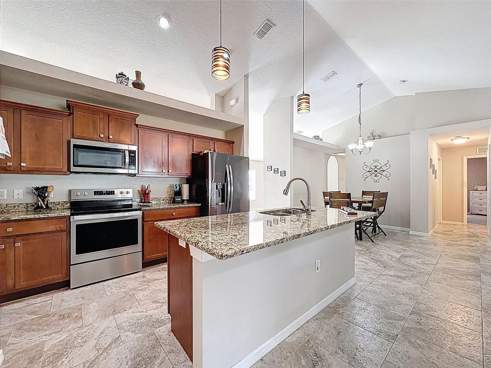 ROYAL HIGHLANDS - Residential