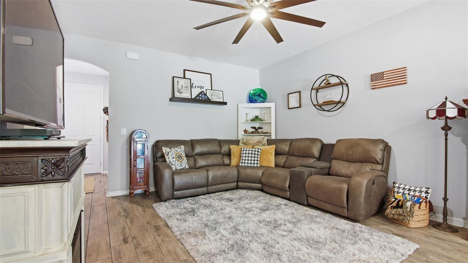 212 EVERTREE LOOP