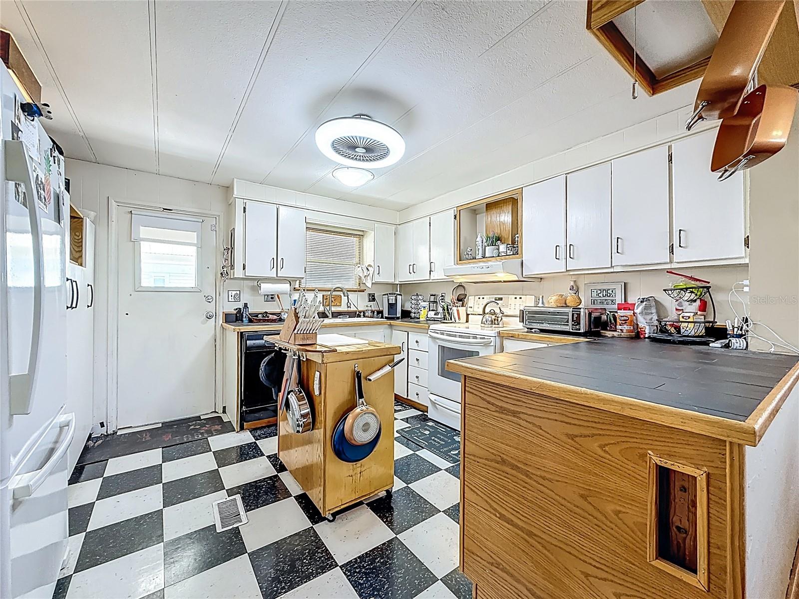 TARPON SHORES MOBILE HOME VILLAGE UNREC - Residential