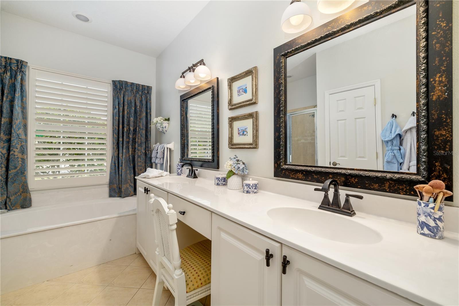 UNIVERSITY PLACE - Residential