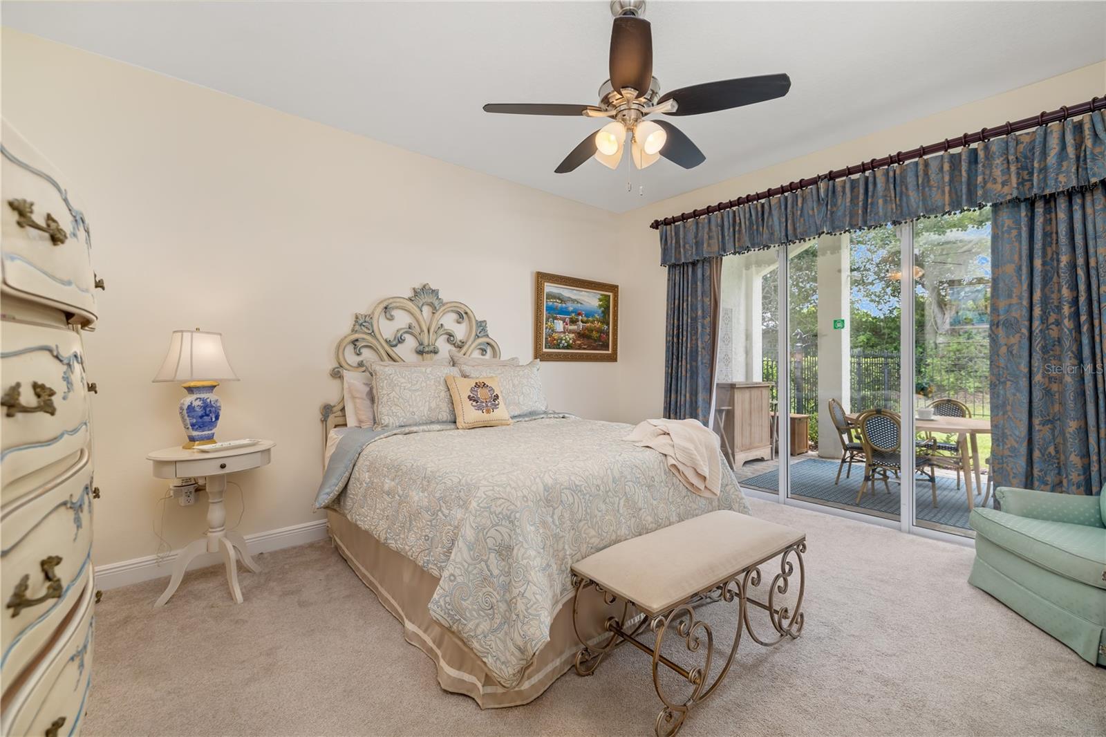 UNIVERSITY PLACE - Residential