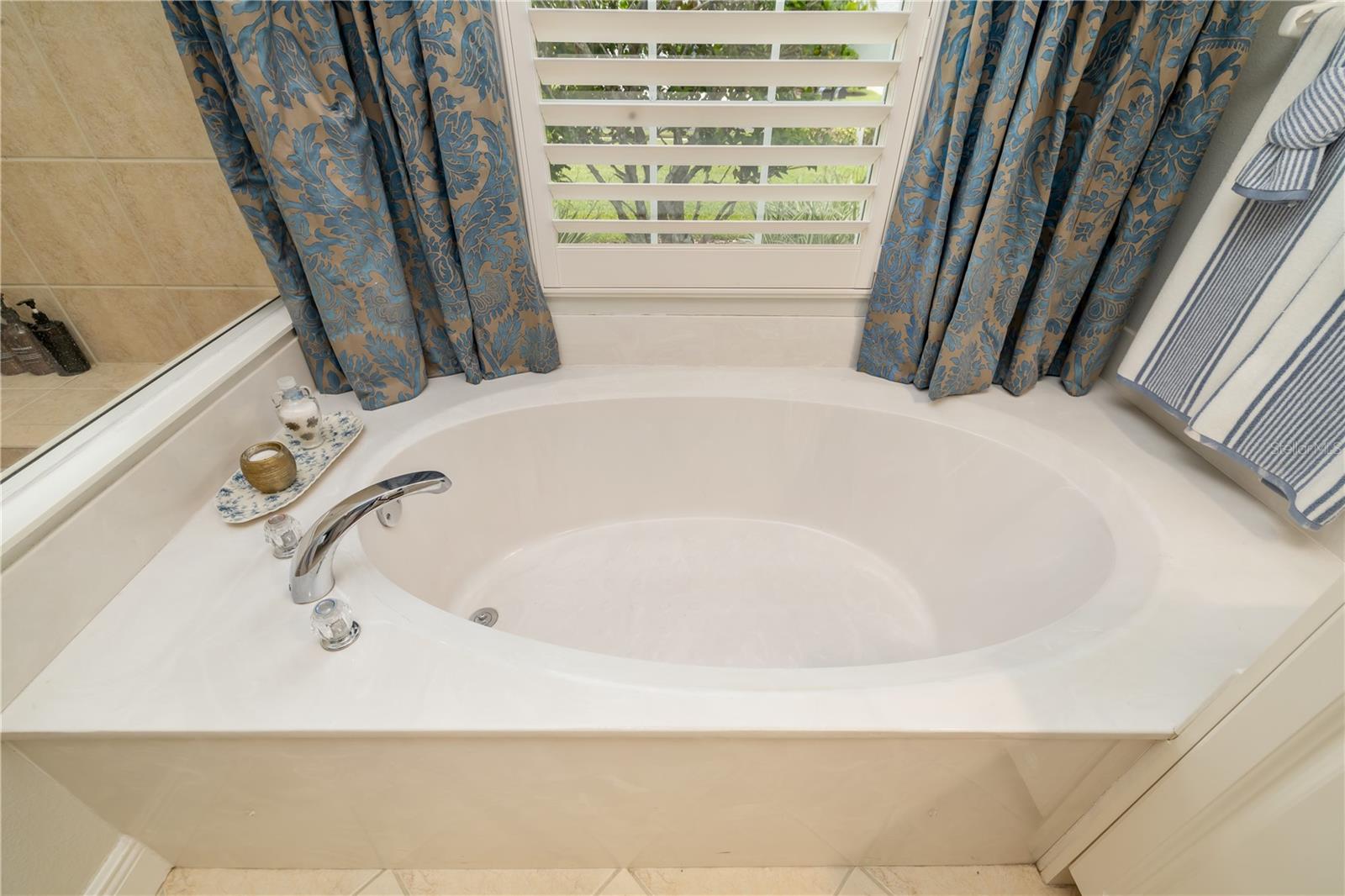 UNIVERSITY PLACE - Residential