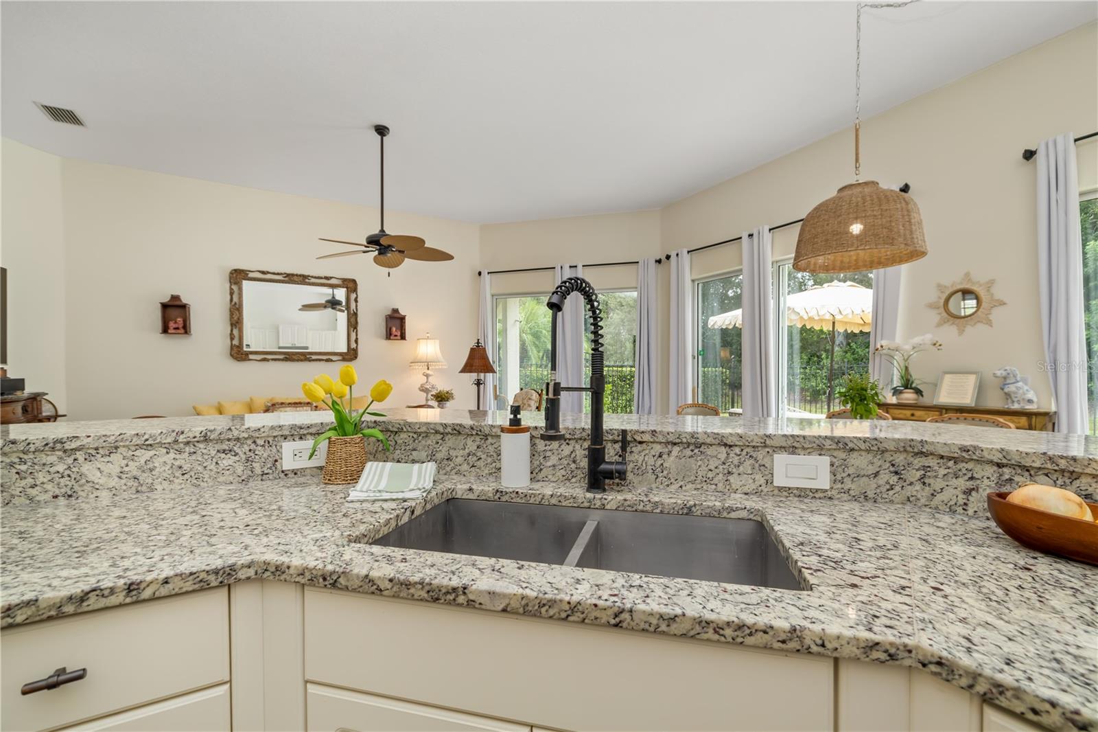 UNIVERSITY PLACE - Residential