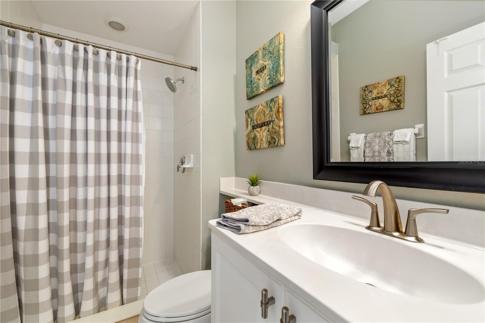 UNIVERSITY PLACE - Residential