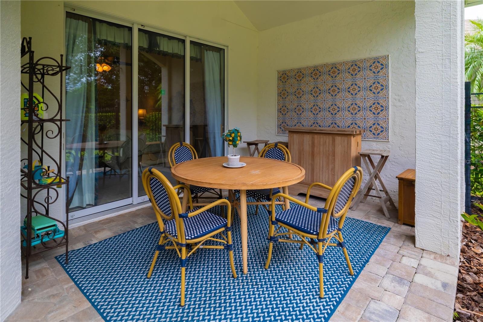 UNIVERSITY PLACE - Residential