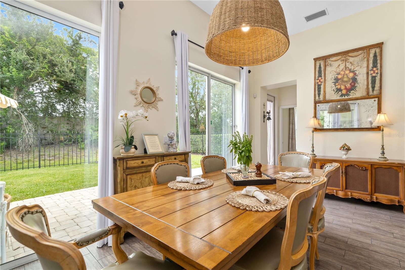 UNIVERSITY PLACE - Residential