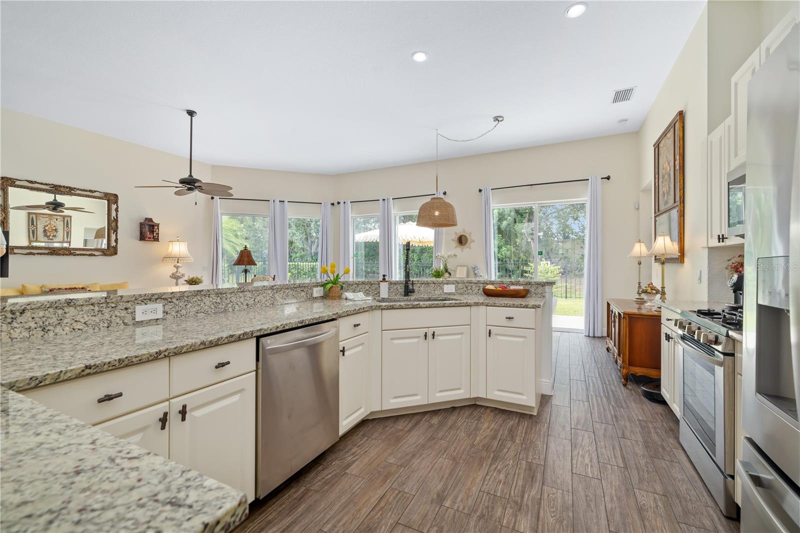 UNIVERSITY PLACE - Residential