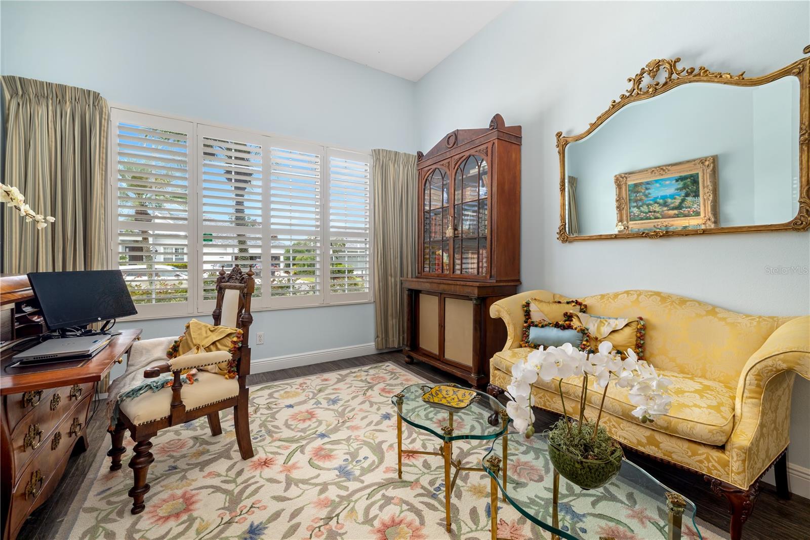 UNIVERSITY PLACE - Residential