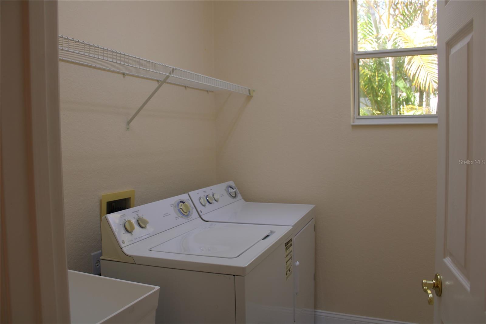 PALM LAKES - Residential Lease